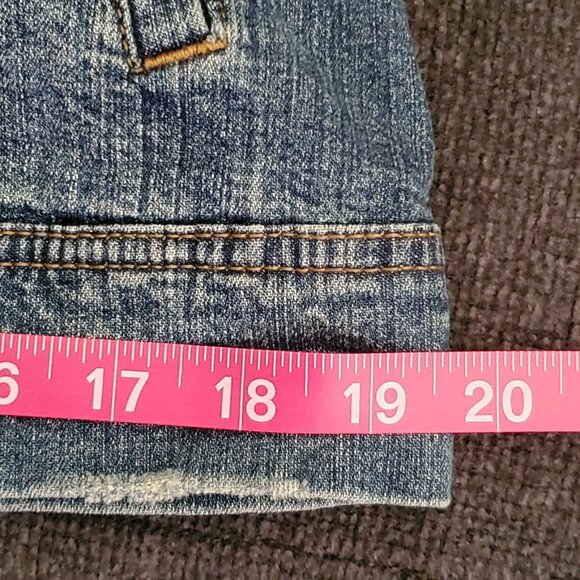 St. John's Bay Denim Jacket – Size Medium, Classic Style, Excellent Condition - Picture 13 of 15